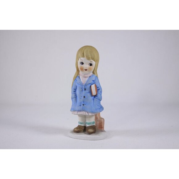 Vintage TAIWAN girl with book figurine, Lefton style decorative nursery decor - Picture 3 of 10